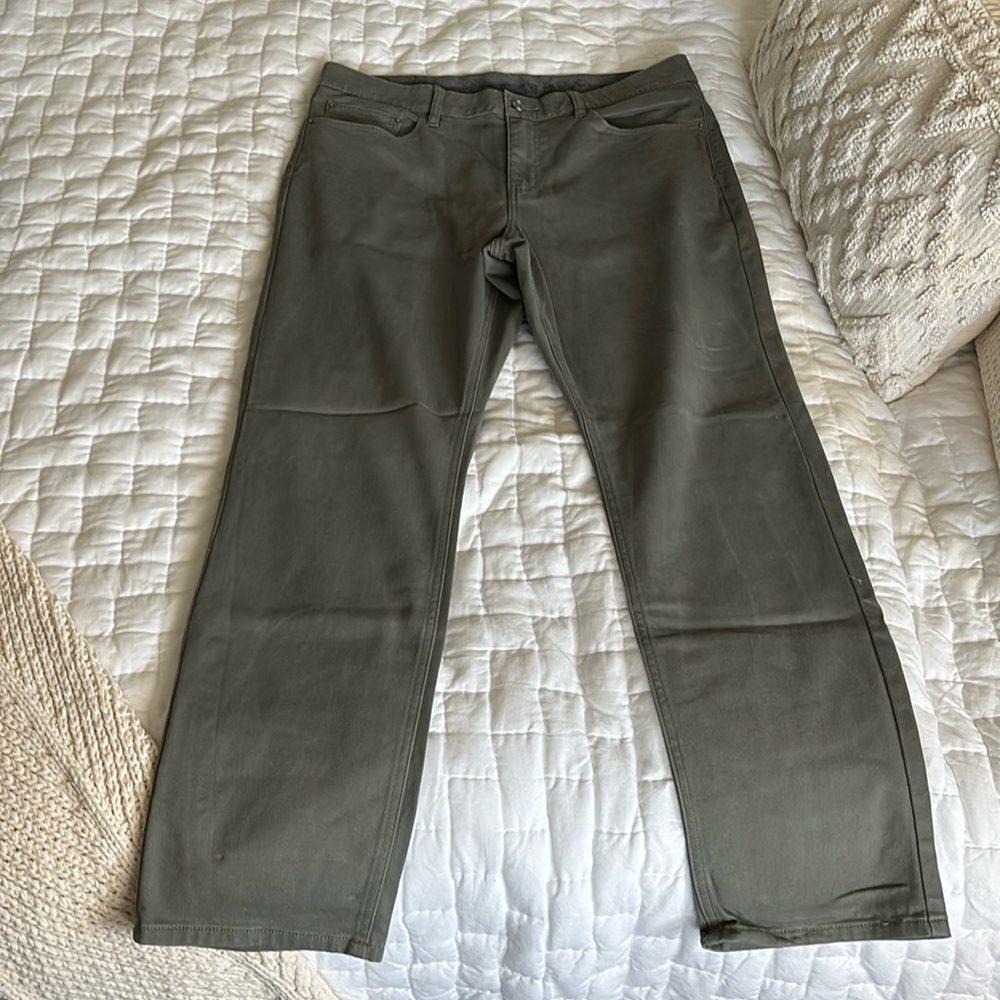 Men’s IZOD jeans 36/32 dark green
